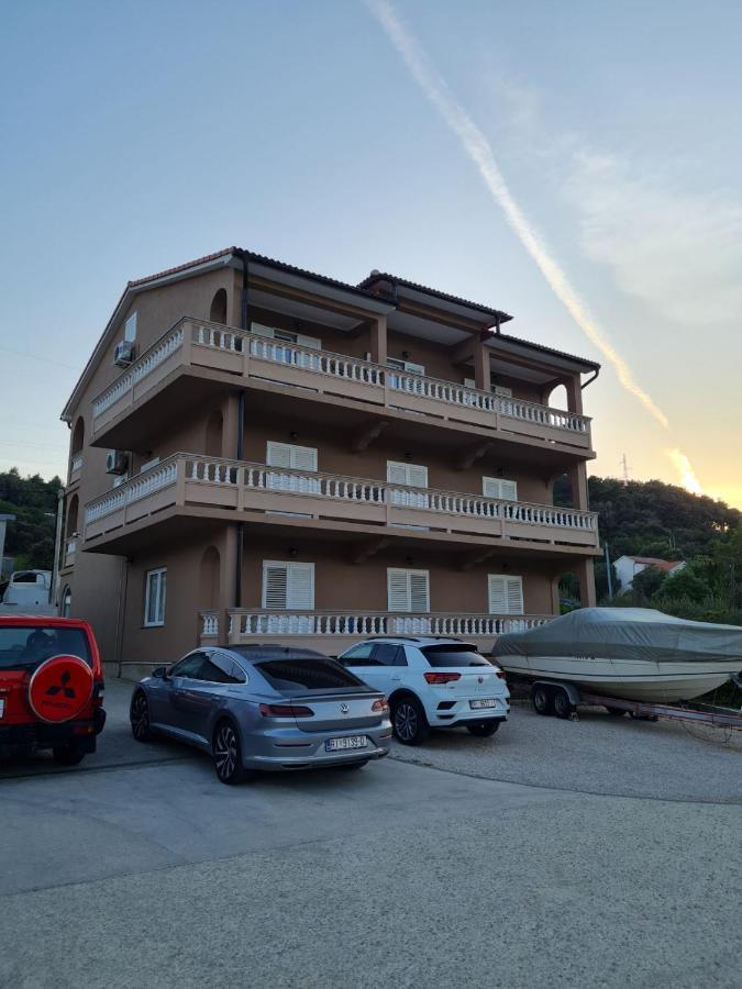 Nada Apartment Mundanije
